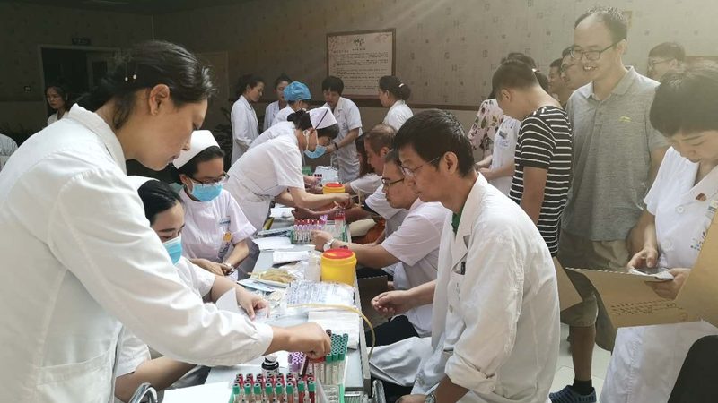 在选择癌症筛查体检套餐时，应注意以下几点：